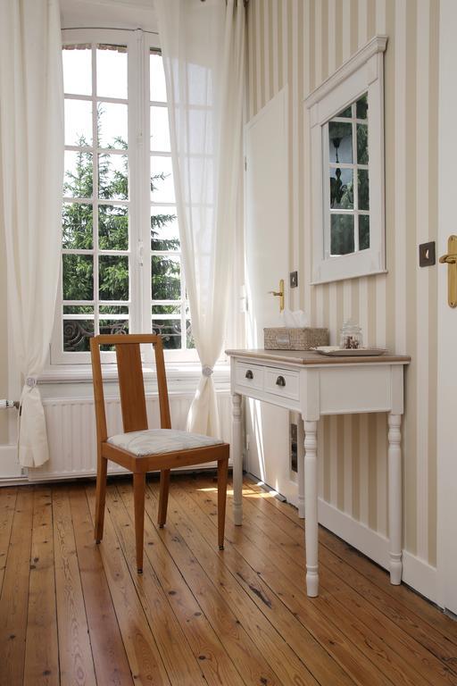 Saint-Martin-aux-Chartrains Manoir Le Mesnil Bed & Breakfast エクステリア 写真